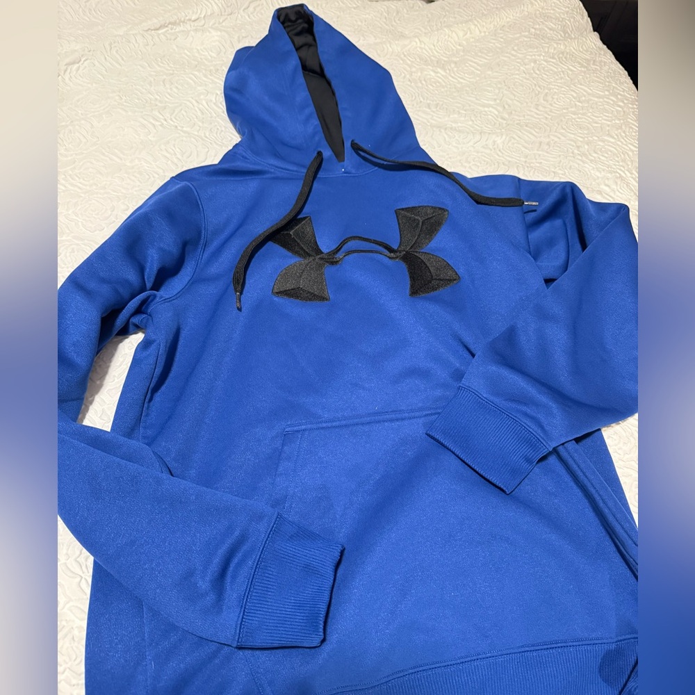 Men Under Armour small sweater